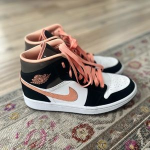 Jordan 1 Mid Peach Mocha